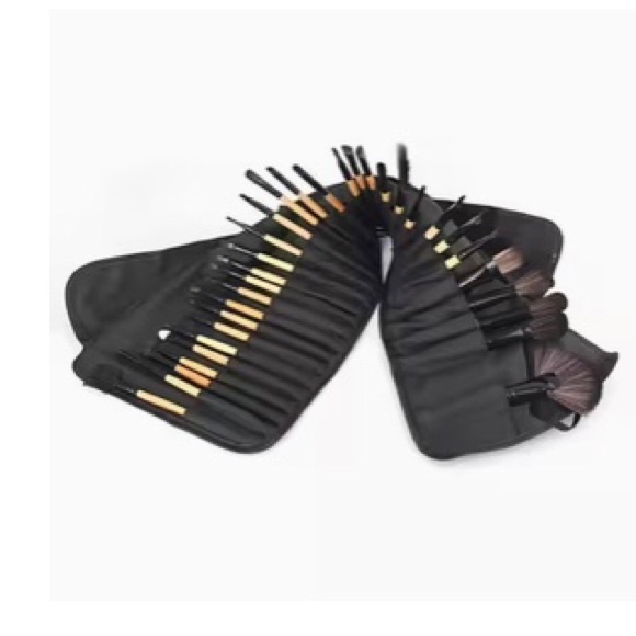 Other - Professional 24-Piece Women Makeup Brush Set in Black and Natural Wood